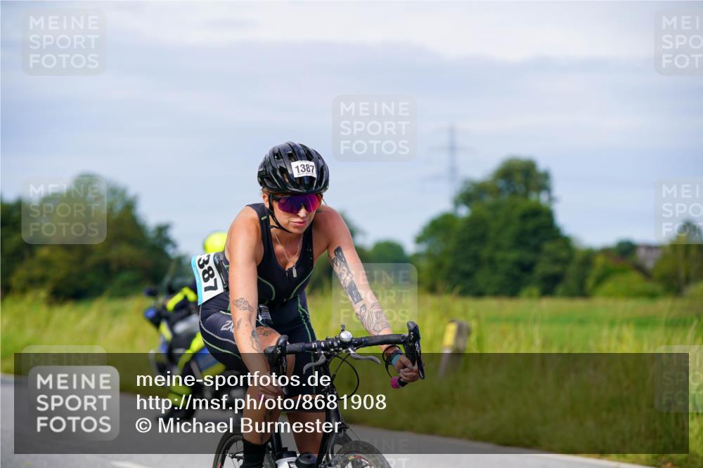 31.08.2025 - Elbe Triathlon Hamburg Michael Burmester http://msf.ph/oto/8681908 31.08.2025 10:59:00 Radfahren 1369, 1387 meine-sportfotos.de