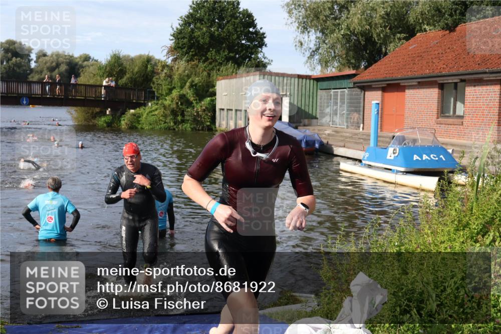 31.08.2025 - Elbe Triathlon Hamburg Luisa Fischer http://msf.ph/oto/8681922 31.08.2025 09:36:36 Schwimmen 765, 807, 822, 926 meine-sportfotos.de