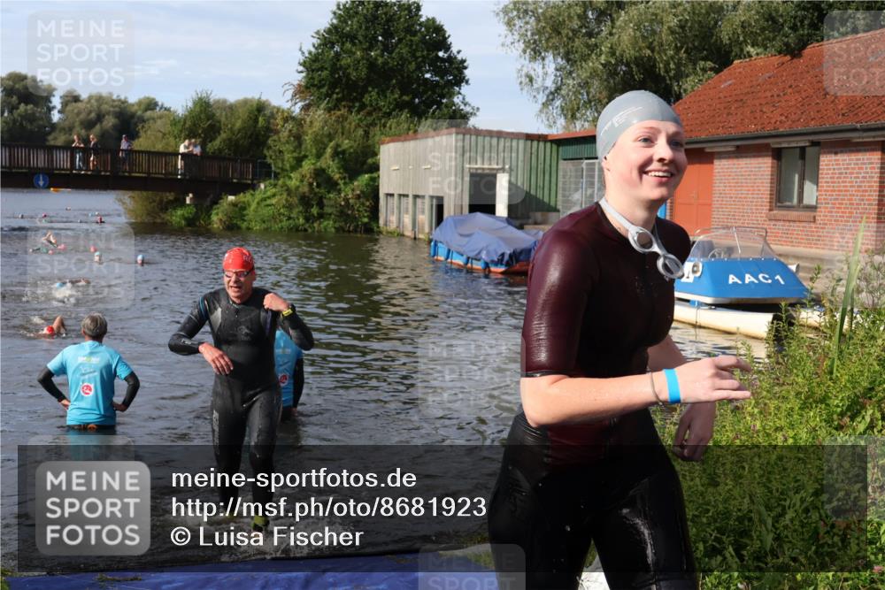 31.08.2025 - Elbe Triathlon Hamburg Luisa Fischer http://msf.ph/oto/8681923 31.08.2025 09:36:37 Schwimmen 765, 822 meine-sportfotos.de