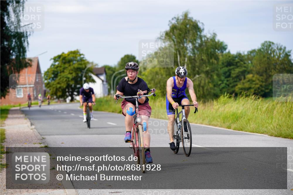 31.08.2025 - Elbe Triathlon Hamburg Michael Burmester http://msf.ph/oto/8681928 31.08.2025 10:59:07 Radfahren 1261, 1303, 1349, 1369 meine-sportfotos.de