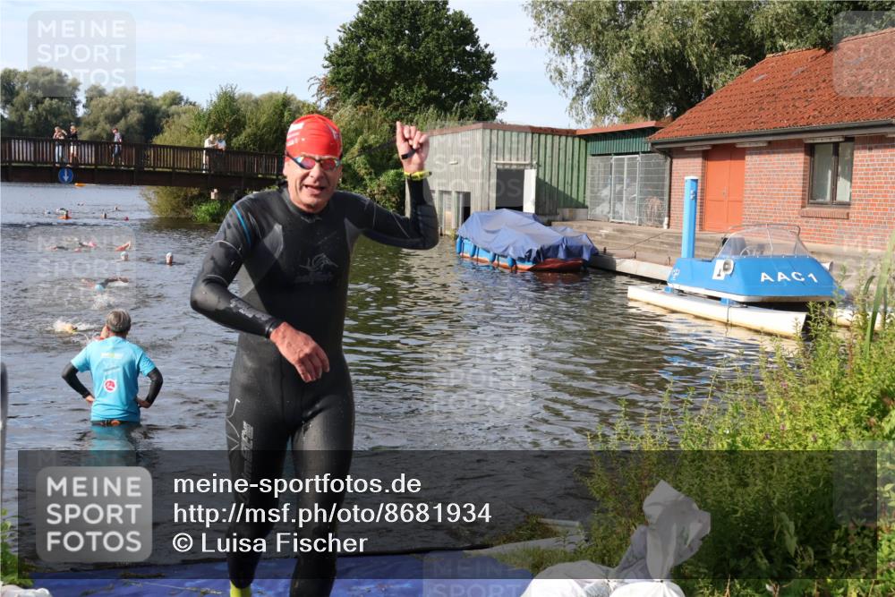 31.08.2025 - Elbe Triathlon Hamburg Luisa Fischer http://msf.ph/oto/8681934 31.08.2025 09:36:39 Schwimmen 765, 822 meine-sportfotos.de