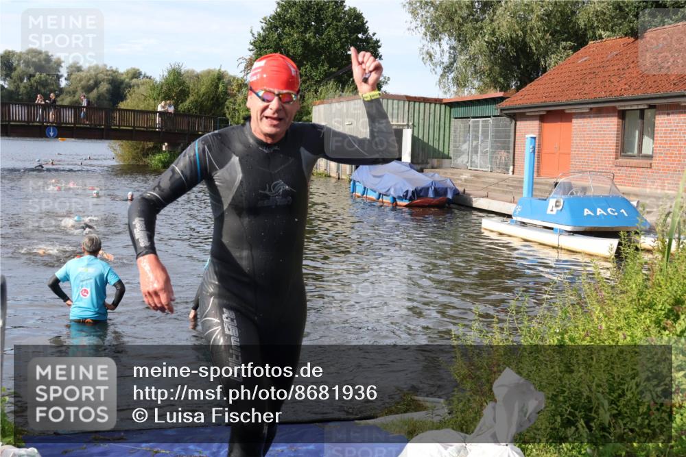 31.08.2025 - Elbe Triathlon Hamburg Luisa Fischer http://msf.ph/oto/8681936 31.08.2025 09:36:39 Schwimmen 765, 822 meine-sportfotos.de