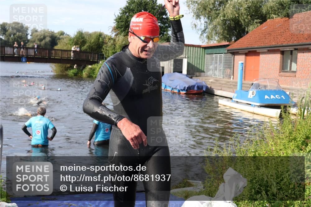 31.08.2025 - Elbe Triathlon Hamburg Luisa Fischer http://msf.ph/oto/8681937 31.08.2025 09:36:39 Schwimmen 765, 822 meine-sportfotos.de