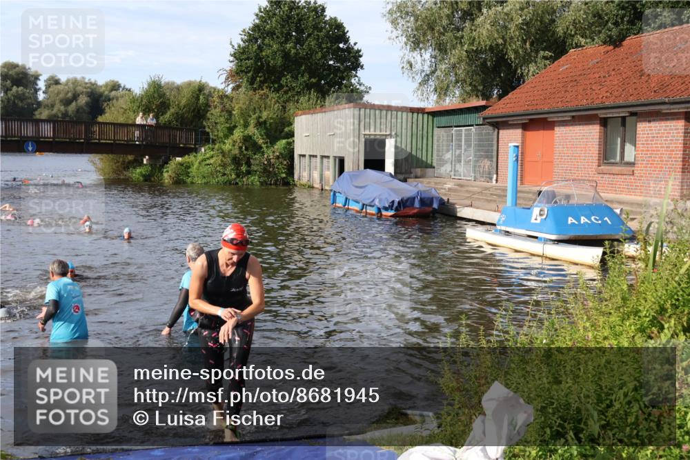 31.08.2025 - Elbe Triathlon Hamburg Luisa Fischer http://msf.ph/oto/8681945 31.08.2025 09:36:50 Schwimmen 861, 894 meine-sportfotos.de