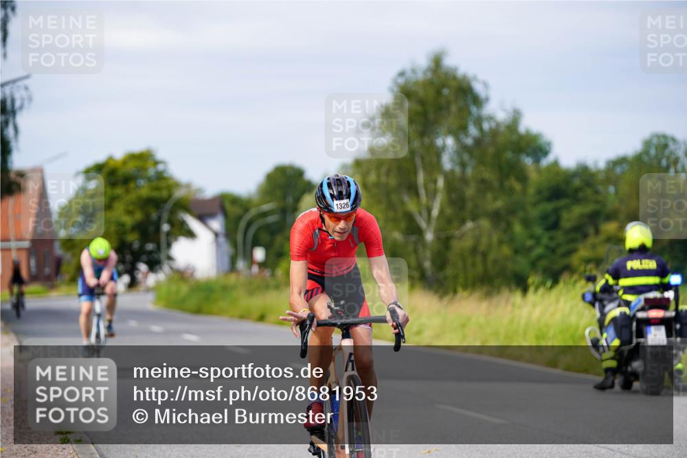 31.08.2025 - Elbe Triathlon Hamburg Michael Burmester http://msf.ph/oto/8681953 31.08.2025 10:59:18 Radfahren 1251, 1326 meine-sportfotos.de