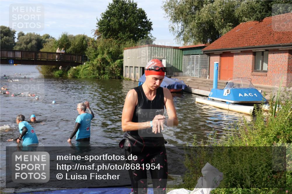 31.08.2025 - Elbe Triathlon Hamburg Luisa Fischer http://msf.ph/oto/8681954 31.08.2025 09:36:52 Schwimmen 861, 892, 894 meine-sportfotos.de