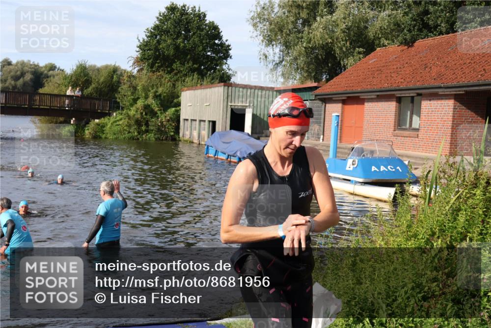 31.08.2025 - Elbe Triathlon Hamburg Luisa Fischer http://msf.ph/oto/8681956 31.08.2025 09:36:52 Schwimmen 861, 892, 894 meine-sportfotos.de