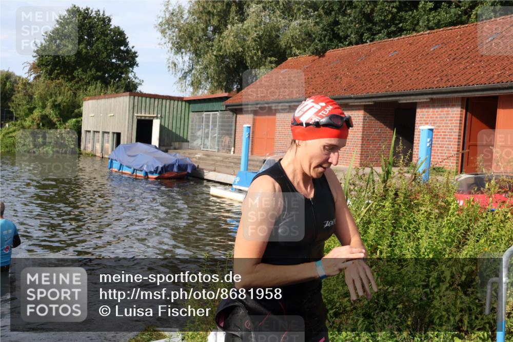 31.08.2025 - Elbe Triathlon Hamburg Luisa Fischer http://msf.ph/oto/8681958 31.08.2025 09:36:53 Schwimmen 861, 892, 894 meine-sportfotos.de