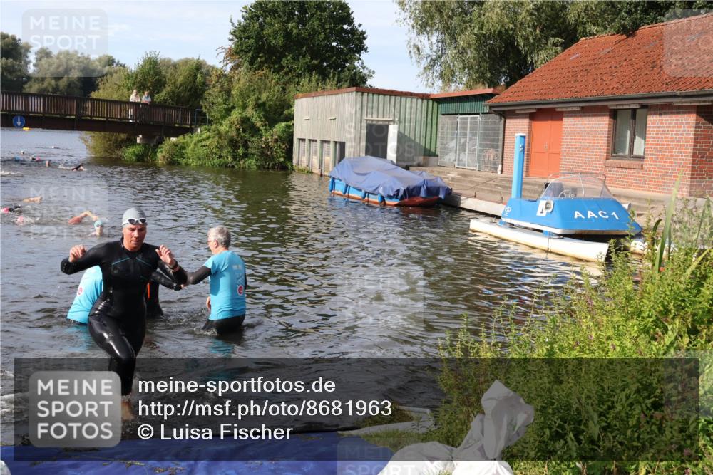 31.08.2025 - Elbe Triathlon Hamburg Luisa Fischer http://msf.ph/oto/8681963 31.08.2025 09:36:58 Schwimmen 861, 892 meine-sportfotos.de