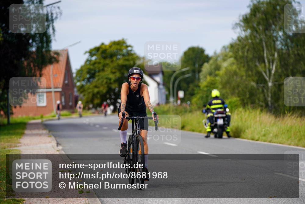 31.08.2025 - Elbe Triathlon Hamburg Michael Burmester http://msf.ph/oto/8681968 31.08.2025 10:59:25 Radfahren 1452 meine-sportfotos.de