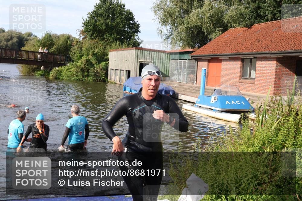 31.08.2025 - Elbe Triathlon Hamburg Luisa Fischer http://msf.ph/oto/8681971 31.08.2025 09:36:59 Schwimmen 861, 892 meine-sportfotos.de