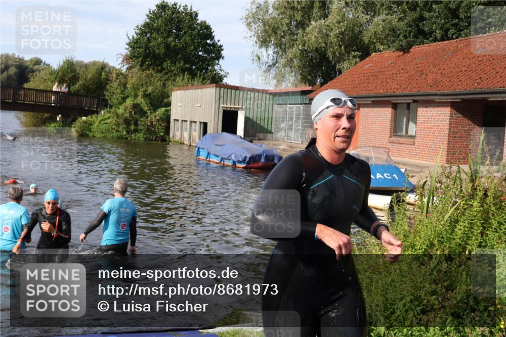 31.08.2025 - Elbe Triathlon Hamburg Luisa Fischer http://msf.ph/oto/8681973 31.08.2025 09:37:00 Schwimmen 861, 892 meine-sportfotos.de