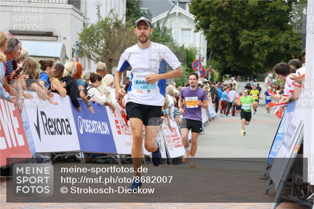 31.08.2025 - 21. Blankeneser Heldenlauf Strokosch-Dieckow http://msf.ph/oto/8682007 31.08.2025 12:05:48 Ziel 5762, 4392 meine-sportfotos.de