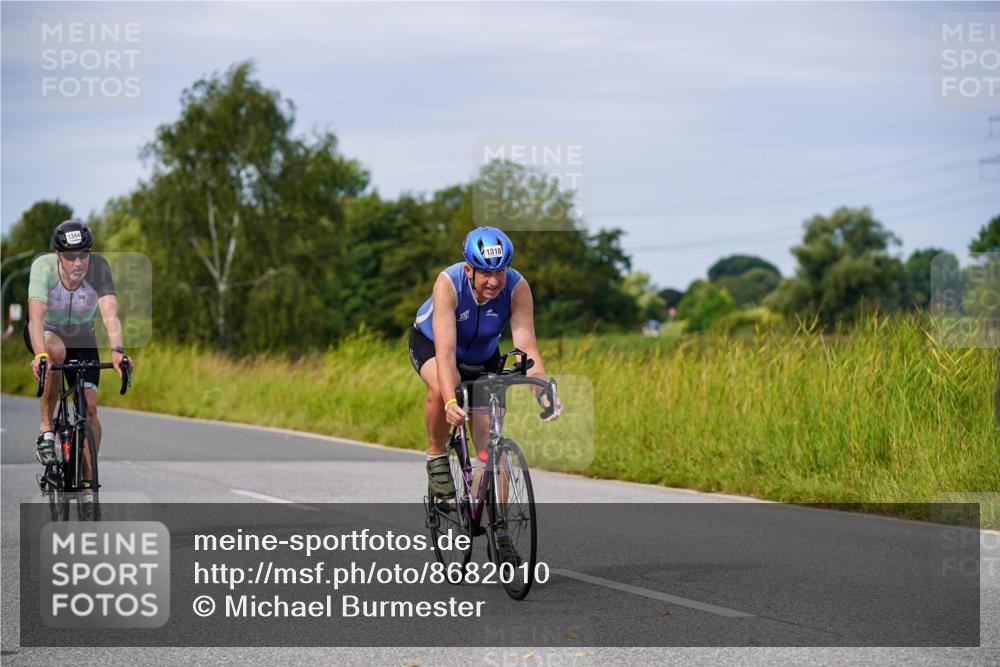 31.08.2025 - Elbe Triathlon Hamburg Michael Burmester http://msf.ph/oto/8682010 31.08.2025 10:59:46 Radfahren 1310, 1318, 1319, 1344, 1362, 1417 meine-sportfotos.de