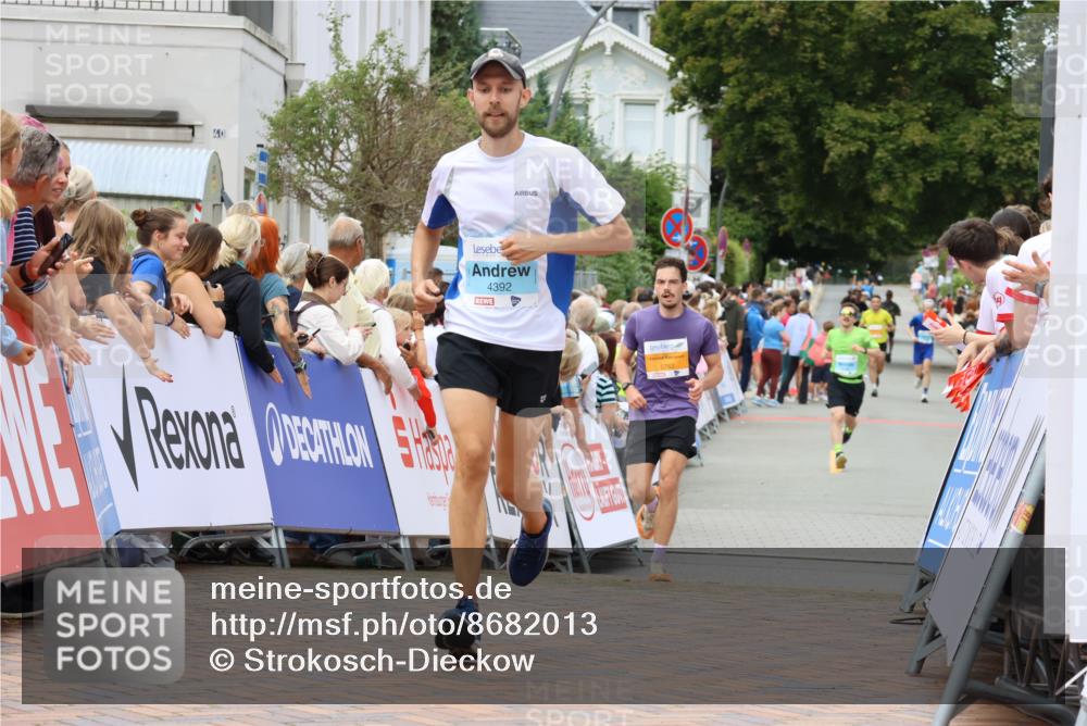 31.08.2025 - 21. Blankeneser Heldenlauf Strokosch-Dieckow http://msf.ph/oto/8682013 31.08.2025 12:05:48 Ziel 5762, 4392 meine-sportfotos.de