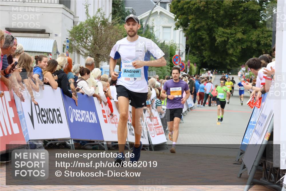 31.08.2025 - 21. Blankeneser Heldenlauf Strokosch-Dieckow http://msf.ph/oto/8682019 31.08.2025 12:05:48 Ziel 5762, 4392 meine-sportfotos.de