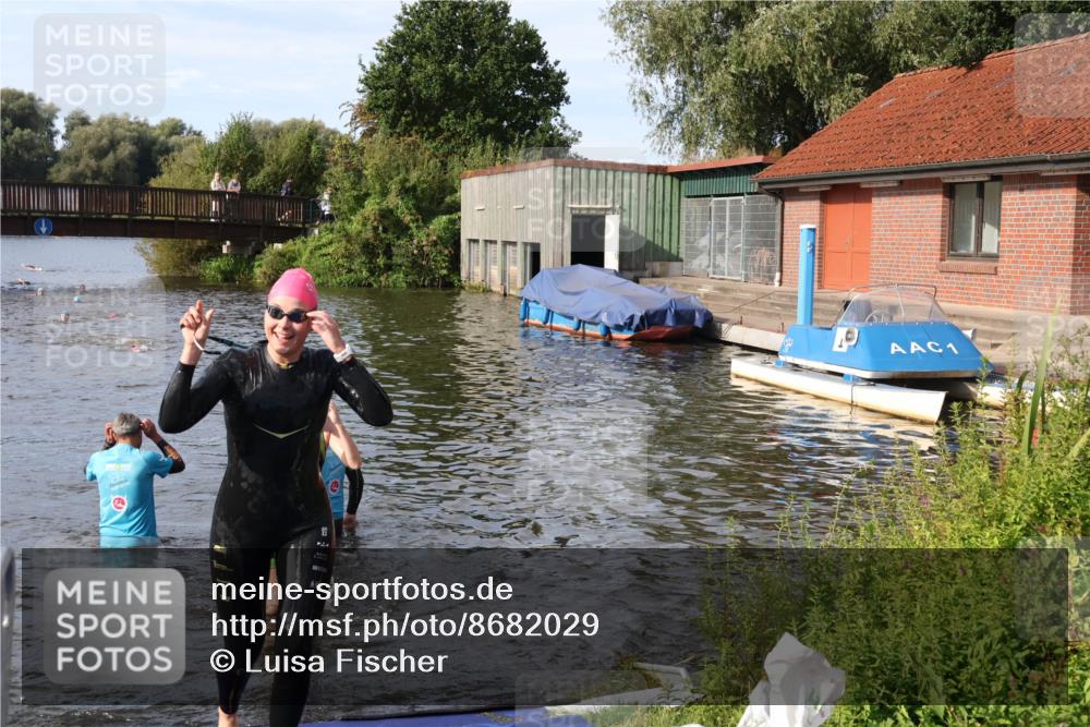 31.08.2025 - Elbe Triathlon Hamburg Luisa Fischer http://msf.ph/oto/8682029 31.08.2025 09:37:24 Schwimmen 809, 836, 921 meine-sportfotos.de
