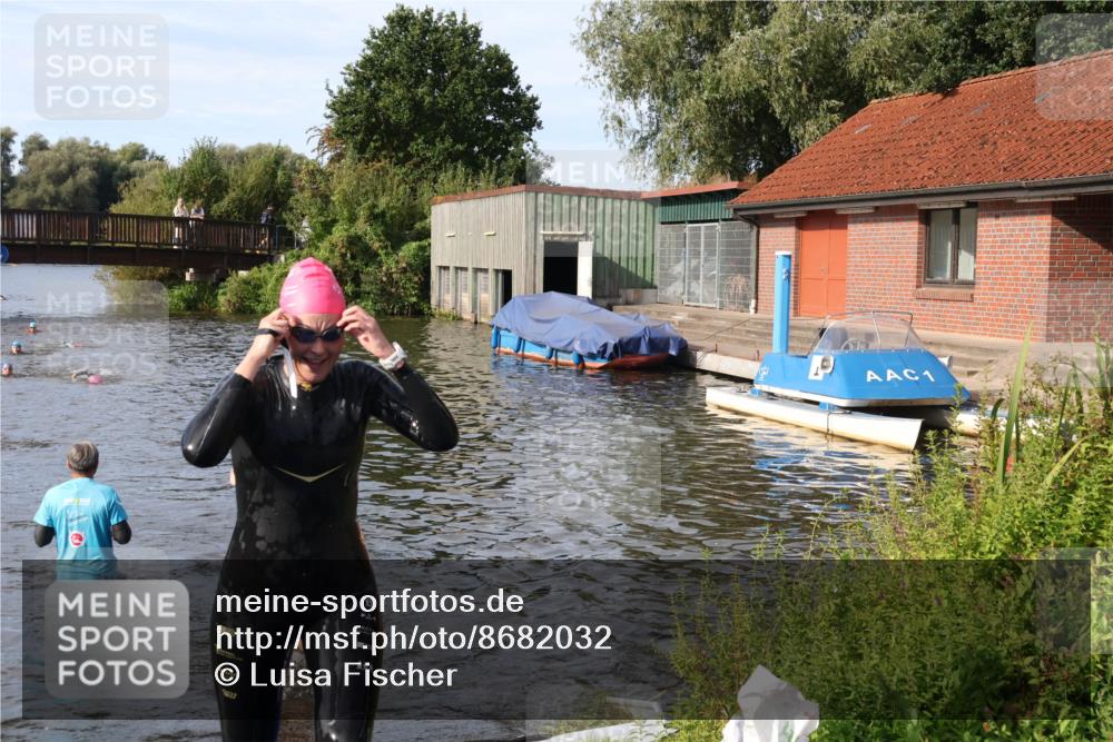 31.08.2025 - Elbe Triathlon Hamburg Luisa Fischer http://msf.ph/oto/8682032 31.08.2025 09:37:25 Schwimmen 809, 836, 921 meine-sportfotos.de