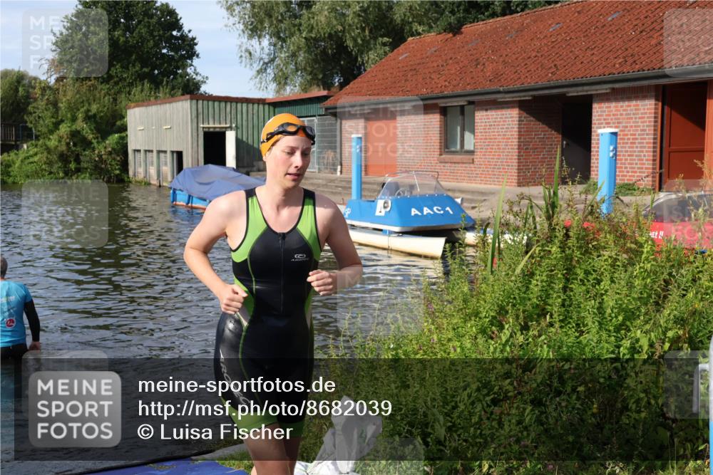 31.08.2025 - Elbe Triathlon Hamburg Luisa Fischer http://msf.ph/oto/8682039 31.08.2025 09:37:27 Schwimmen 809, 836 meine-sportfotos.de