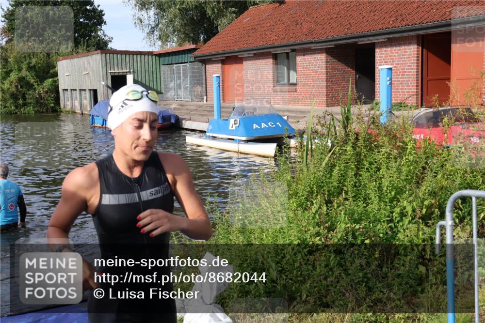31.08.2025 - Elbe Triathlon Hamburg Luisa Fischer http://msf.ph/oto/8682044 31.08.2025 09:37:41 Schwimmen 810, 871 meine-sportfotos.de