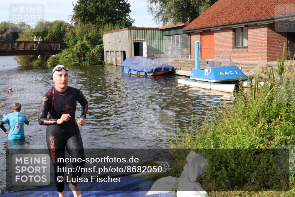 31.08.2025 - Elbe Triathlon Hamburg Luisa Fischer http://msf.ph/oto/8682050 31.08.2025 09:37:45 Schwimmen 801, 810, 871 meine-sportfotos.de