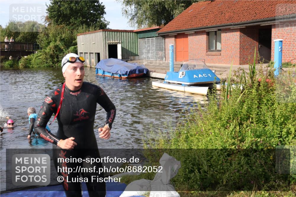31.08.2025 - Elbe Triathlon Hamburg Luisa Fischer http://msf.ph/oto/8682052 31.08.2025 09:37:45 Schwimmen 801, 810, 871 meine-sportfotos.de