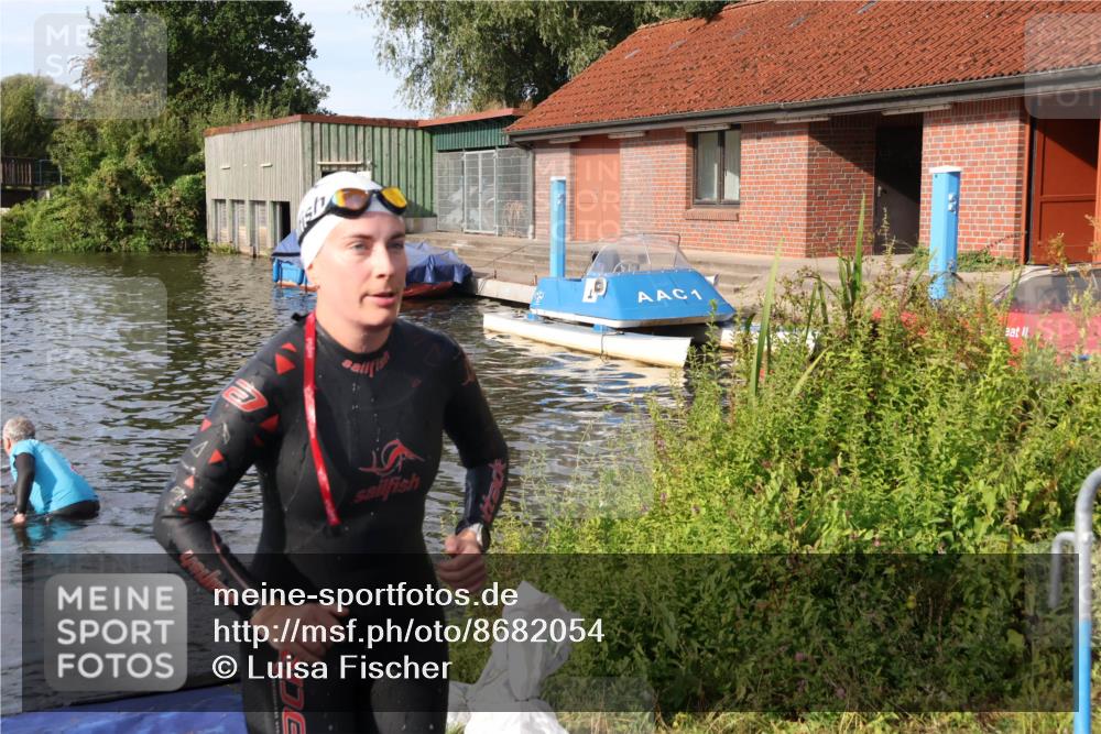 31.08.2025 - Elbe Triathlon Hamburg Luisa Fischer http://msf.ph/oto/8682054 31.08.2025 09:37:46 Schwimmen 801, 810 meine-sportfotos.de