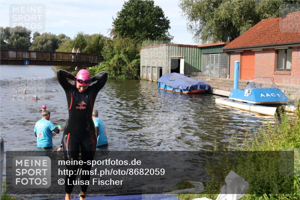 31.08.2025 - Elbe Triathlon Hamburg Luisa Fischer http://msf.ph/oto/8682059 31.08.2025 09:37:52 Schwimmen 801, 870 meine-sportfotos.de