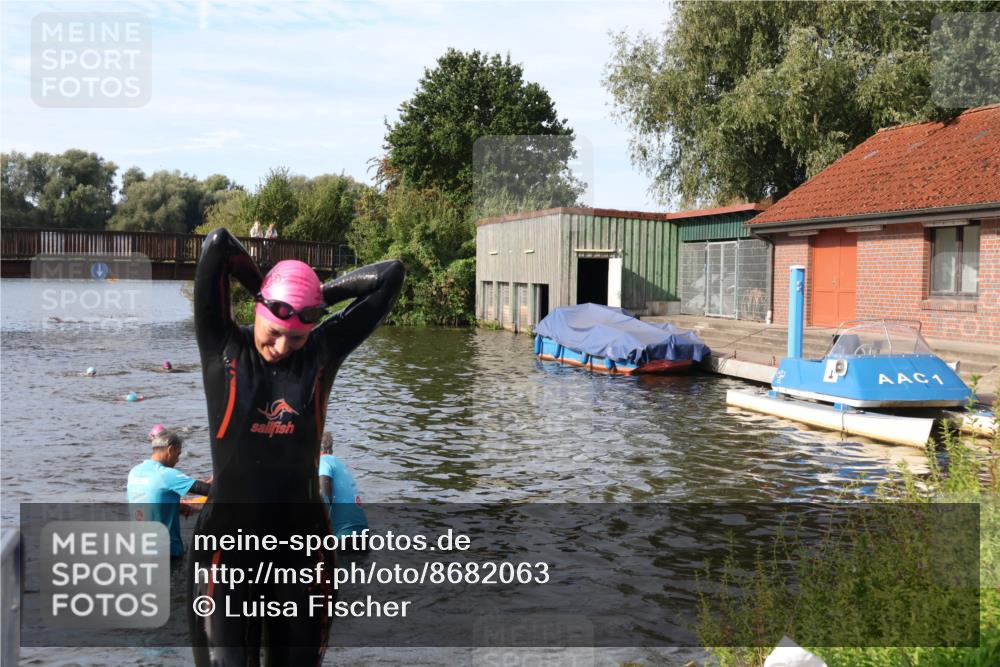 31.08.2025 - Elbe Triathlon Hamburg Luisa Fischer http://msf.ph/oto/8682063 31.08.2025 09:37:53 Schwimmen 801, 870, 907 meine-sportfotos.de