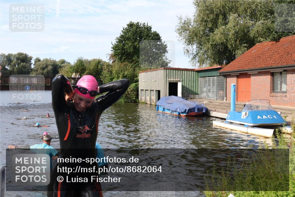 31.08.2025 - Elbe Triathlon Hamburg Luisa Fischer http://msf.ph/oto/8682064 31.08.2025 09:37:53 Schwimmen 801, 870, 907 meine-sportfotos.de