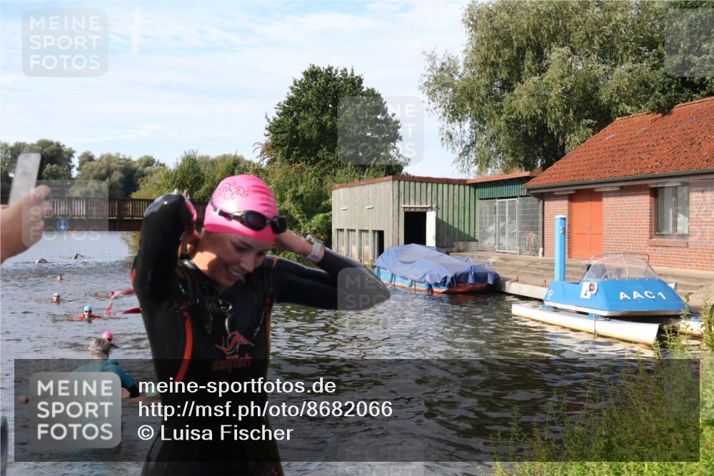 31.08.2025 - Elbe Triathlon Hamburg Luisa Fischer http://msf.ph/oto/8682066 31.08.2025 09:37:53 Schwimmen 801, 870, 907 meine-sportfotos.de