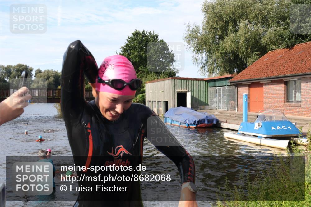 31.08.2025 - Elbe Triathlon Hamburg Luisa Fischer http://msf.ph/oto/8682068 31.08.2025 09:37:54 Schwimmen 801, 870, 907 meine-sportfotos.de