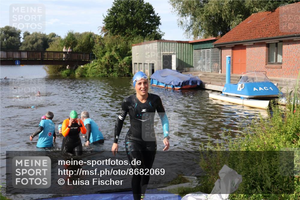 31.08.2025 - Elbe Triathlon Hamburg Luisa Fischer http://msf.ph/oto/8682069 31.08.2025 09:37:57 Schwimmen 801, 870, 879, 907 meine-sportfotos.de