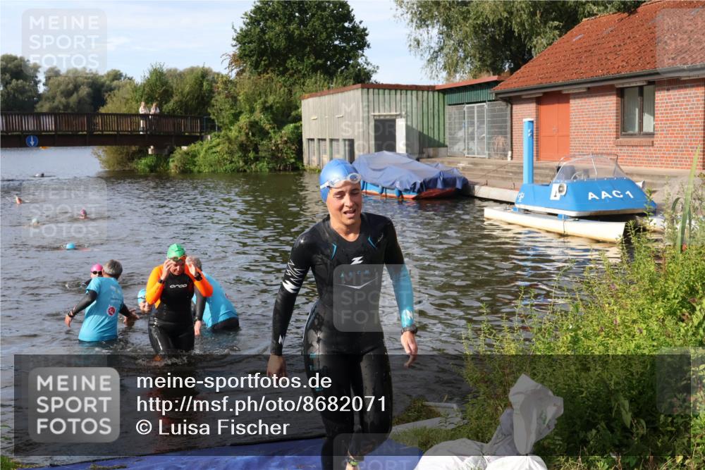 31.08.2025 - Elbe Triathlon Hamburg Luisa Fischer http://msf.ph/oto/8682071 31.08.2025 09:37:58 Schwimmen 870, 879, 907 meine-sportfotos.de