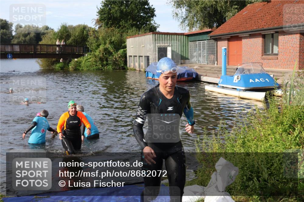 31.08.2025 - Elbe Triathlon Hamburg Luisa Fischer http://msf.ph/oto/8682072 31.08.2025 09:37:58 Schwimmen 870, 879, 907 meine-sportfotos.de