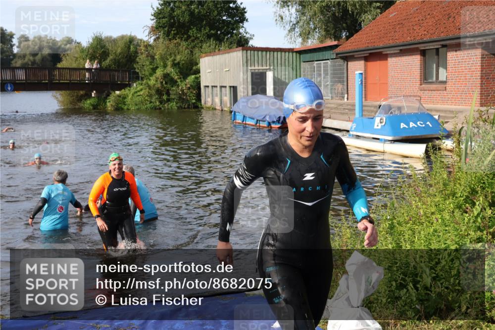 31.08.2025 - Elbe Triathlon Hamburg Luisa Fischer http://msf.ph/oto/8682075 31.08.2025 09:37:58 Schwimmen 870, 879, 907 meine-sportfotos.de
