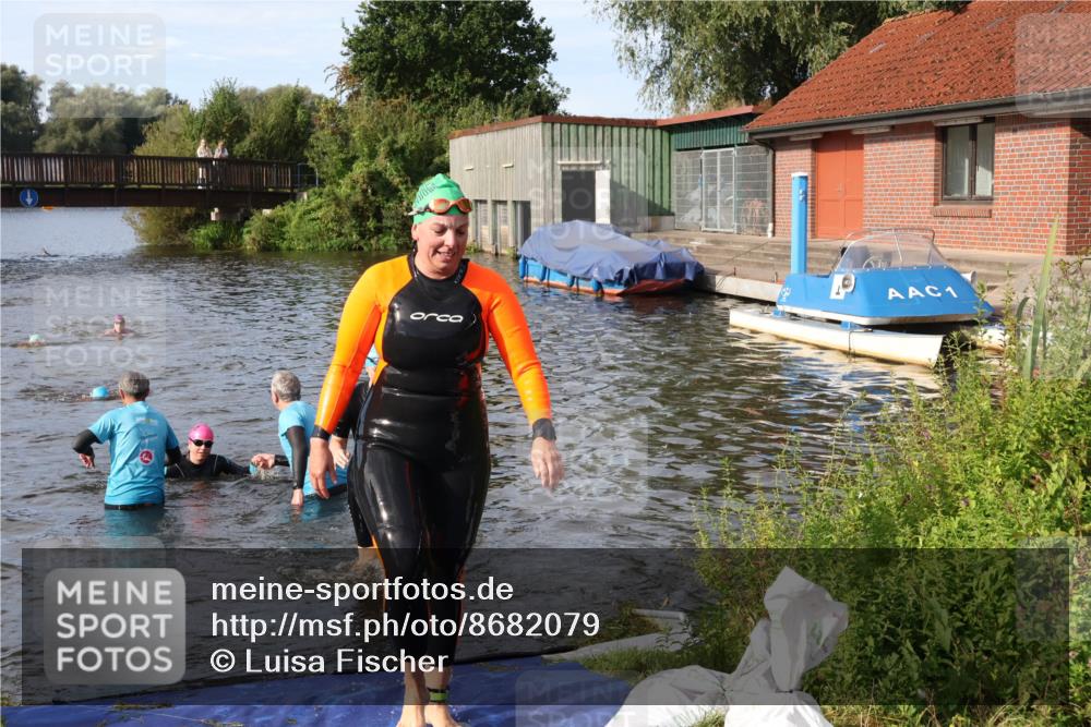 31.08.2025 - Elbe Triathlon Hamburg Luisa Fischer http://msf.ph/oto/8682079 31.08.2025 09:38:02 Schwimmen 814, 870, 879, 907 meine-sportfotos.de