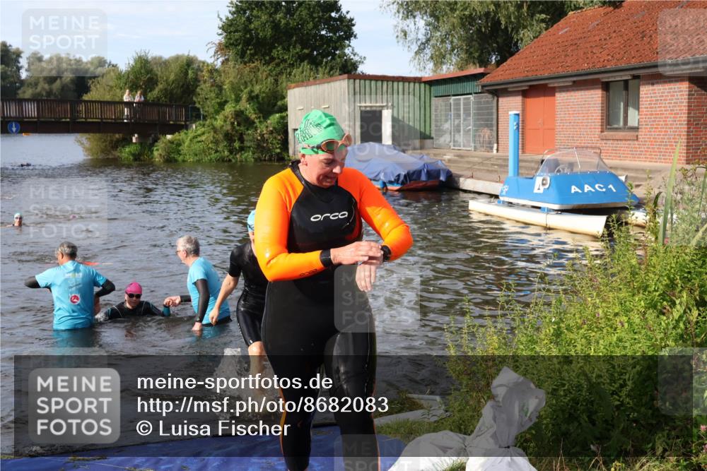 31.08.2025 - Elbe Triathlon Hamburg Luisa Fischer http://msf.ph/oto/8682083 31.08.2025 09:38:03 Schwimmen 814, 879, 907 meine-sportfotos.de