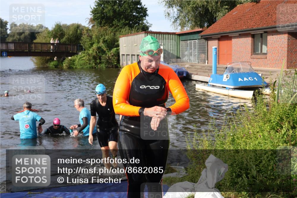 31.08.2025 - Elbe Triathlon Hamburg Luisa Fischer http://msf.ph/oto/8682085 31.08.2025 09:38:03 Schwimmen 814, 879, 907 meine-sportfotos.de