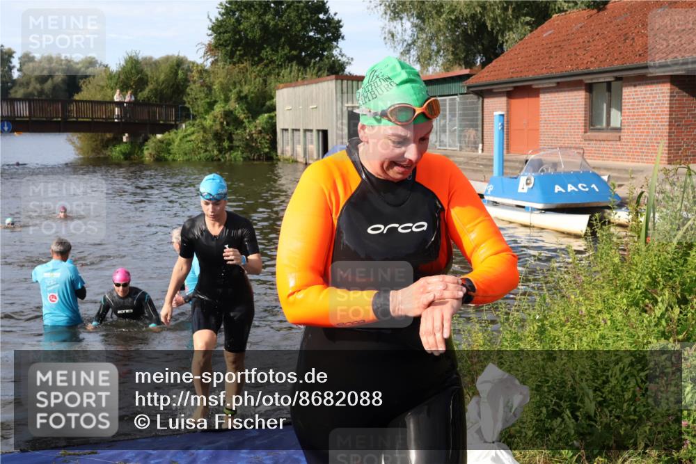 31.08.2025 - Elbe Triathlon Hamburg Luisa Fischer http://msf.ph/oto/8682088 31.08.2025 09:38:04 Schwimmen 812, 814, 879, 907 meine-sportfotos.de