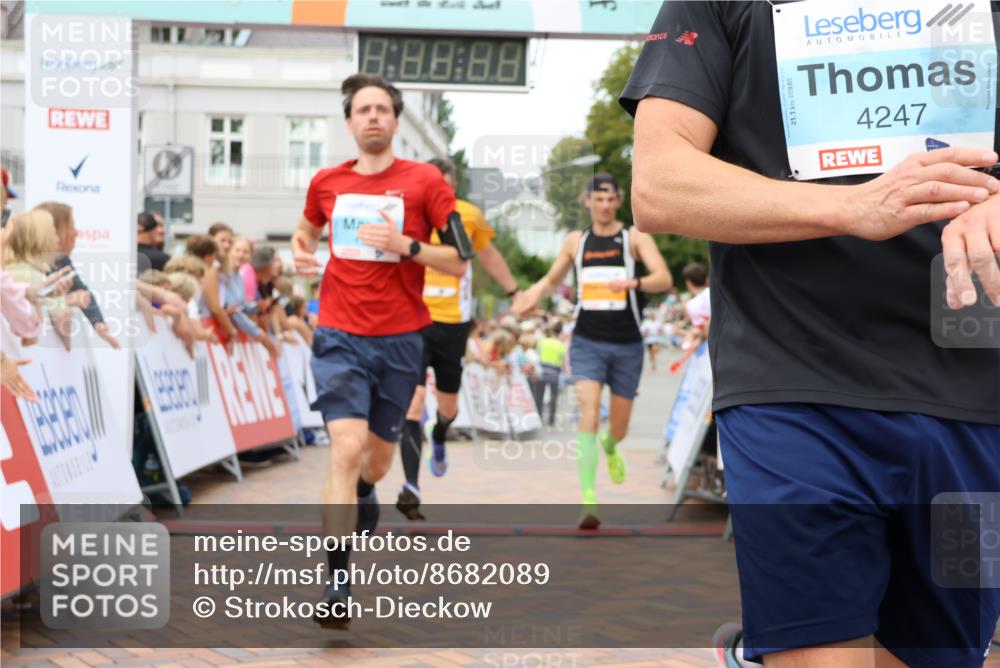 31.08.2025 - 21. Blankeneser Heldenlauf Strokosch-Dieckow http://msf.ph/oto/8682089 31.08.2025 12:05:38 Ziel 5614, 5050, 5575, 4141, 4414, 4329, 4247 meine-sportfotos.de
