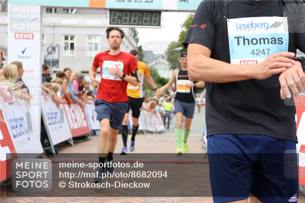 31.08.2025 - 21. Blankeneser Heldenlauf Strokosch-Dieckow http://msf.ph/oto/8682094 31.08.2025 12:05:38 Ziel 5614, 5050, 5575, 4141, 4414, 4329, 4247 meine-sportfotos.de