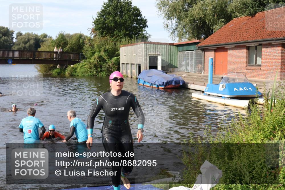 31.08.2025 - Elbe Triathlon Hamburg Luisa Fischer http://msf.ph/oto/8682095 31.08.2025 09:38:09 Schwimmen 812, 814, 879 meine-sportfotos.de