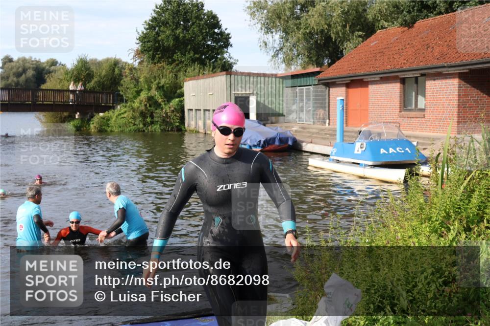 31.08.2025 - Elbe Triathlon Hamburg Luisa Fischer http://msf.ph/oto/8682098 31.08.2025 09:38:10 Schwimmen 812, 814 meine-sportfotos.de