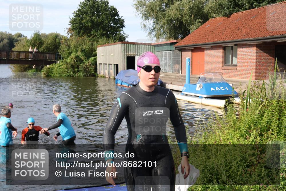 31.08.2025 - Elbe Triathlon Hamburg Luisa Fischer http://msf.ph/oto/8682101 31.08.2025 09:38:10 Schwimmen 812, 814 meine-sportfotos.de