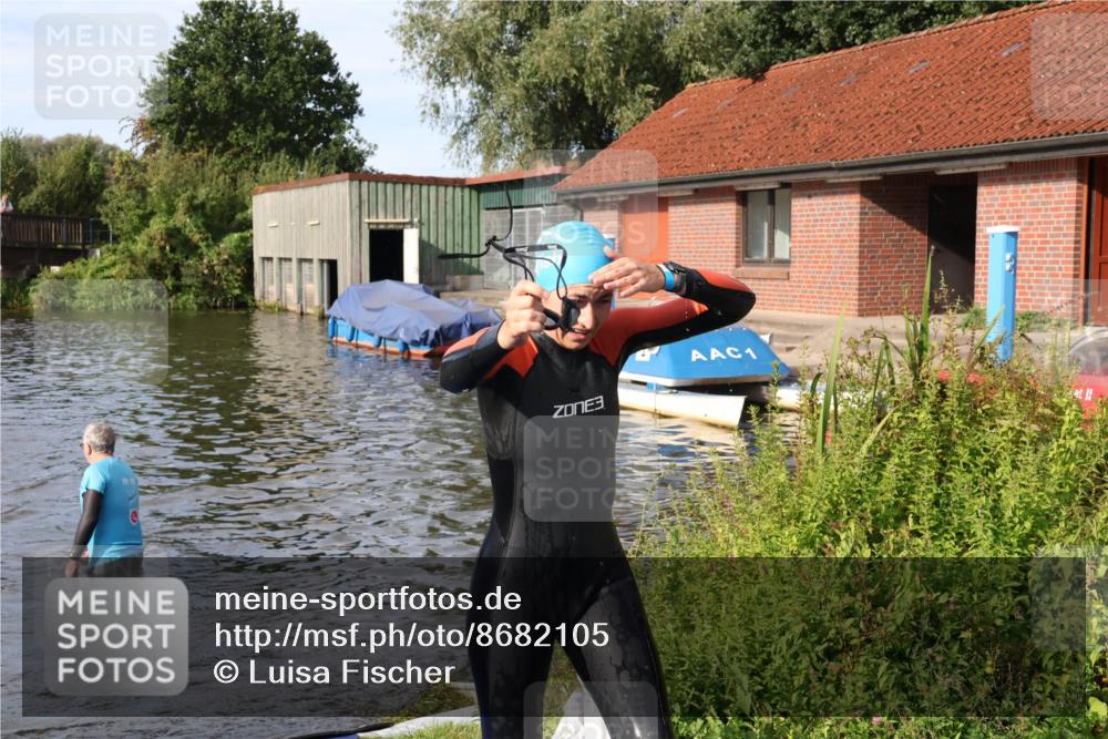 31.08.2025 - Elbe Triathlon Hamburg Luisa Fischer http://msf.ph/oto/8682105 31.08.2025 09:38:15 Schwimmen 812, 817 meine-sportfotos.de