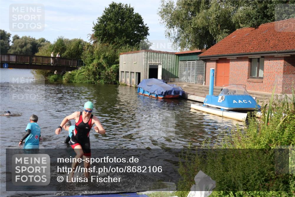 31.08.2025 - Elbe Triathlon Hamburg Luisa Fischer http://msf.ph/oto/8682106 31.08.2025 09:38:21 Schwimmen 789, 817 meine-sportfotos.de