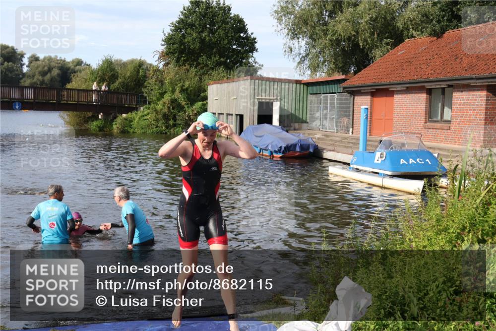 31.08.2025 - Elbe Triathlon Hamburg Luisa Fischer http://msf.ph/oto/8682115 31.08.2025 09:38:23 Schwimmen 789, 817 meine-sportfotos.de