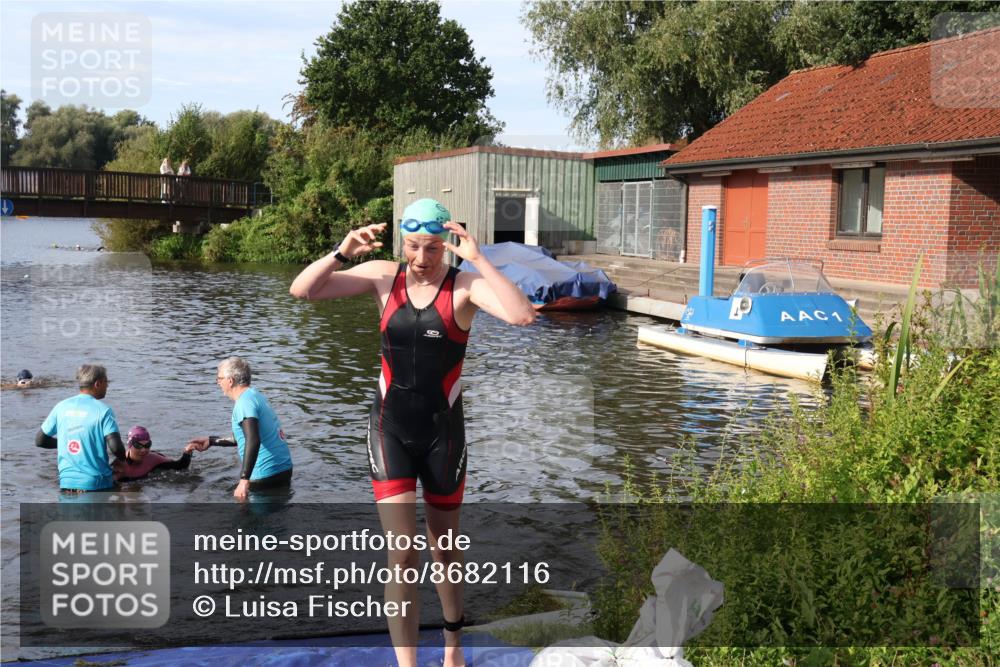 31.08.2025 - Elbe Triathlon Hamburg Luisa Fischer http://msf.ph/oto/8682116 31.08.2025 09:38:23 Schwimmen 789, 817 meine-sportfotos.de