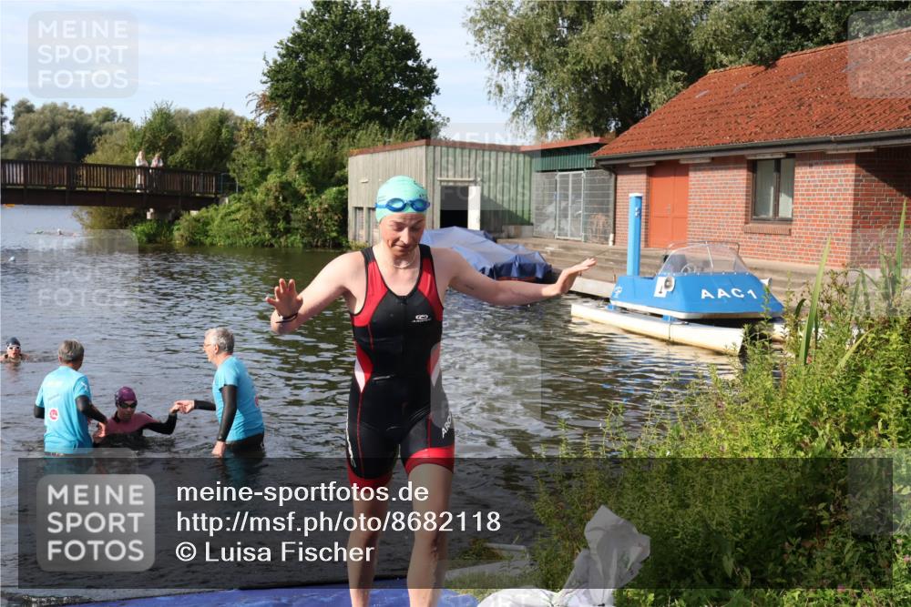 31.08.2025 - Elbe Triathlon Hamburg Luisa Fischer http://msf.ph/oto/8682118 31.08.2025 09:38:23 Schwimmen 789, 817 meine-sportfotos.de